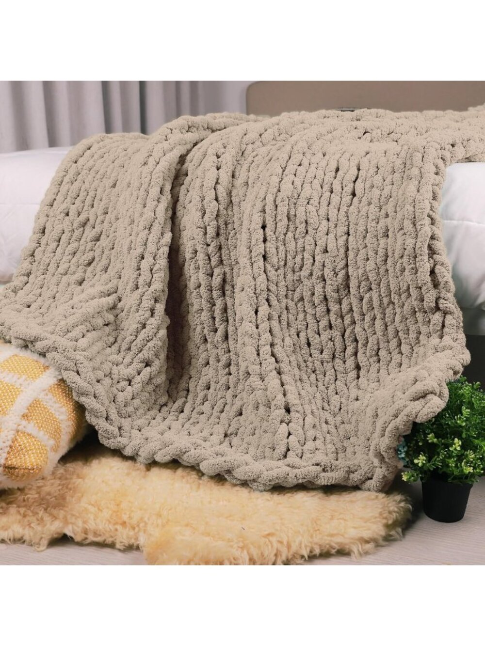 Carriediosa Chunky Knit Throw Blanket 50" x 60", 100% Hand Made, Taupe